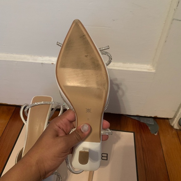 A pair of white BCBG, 1 inch heels. - Picture 5 of 6